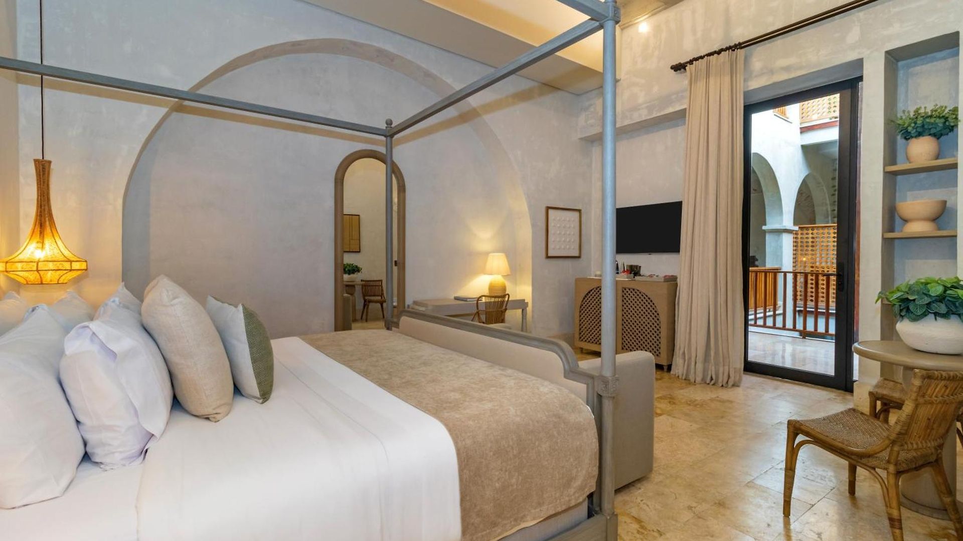 Cinco Boutique Hotel 5*