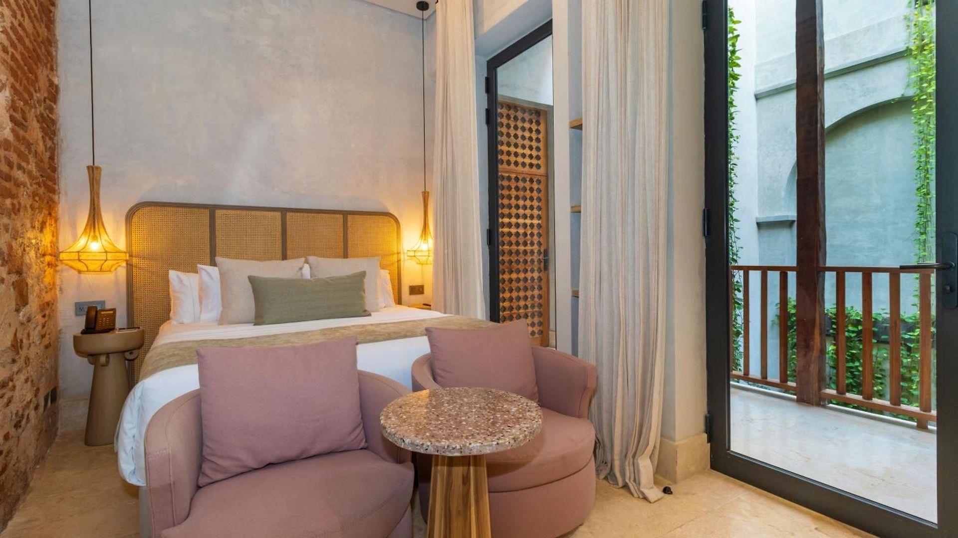 Cinco Boutique Hotel