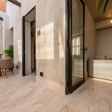 Cinco Boutique 5*