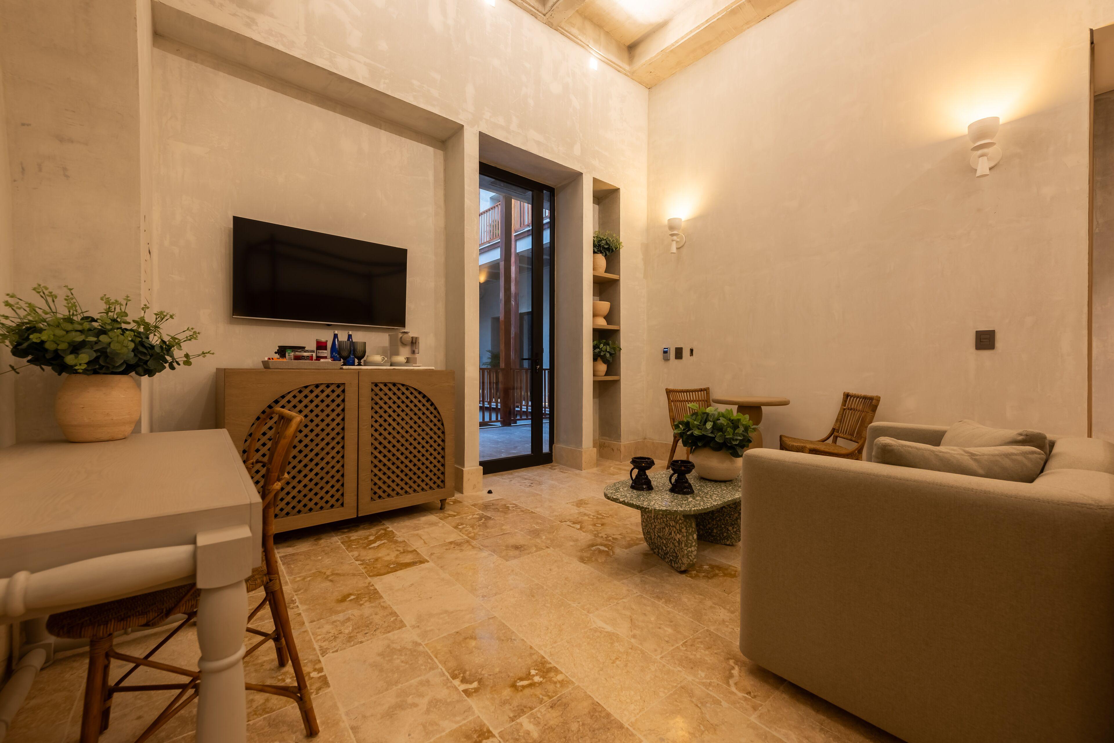 Cinco Boutique Hotel 5*